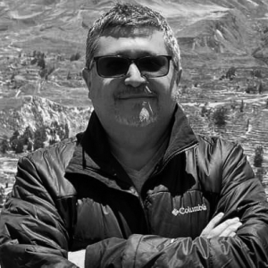 Dr. Gerardo León Barrios